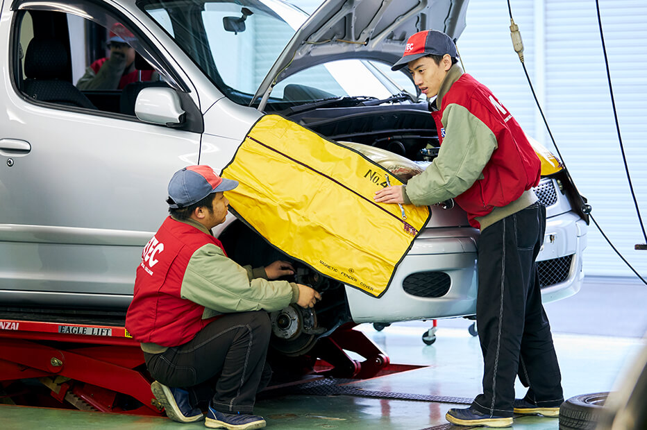 写真:先生と学生の距離が近い