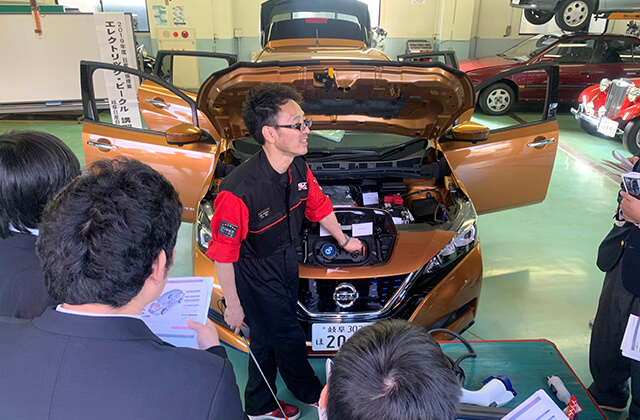 写真3:ディーラーの技術講習