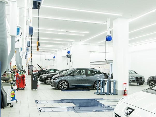 自動車販売店見学&キャンパスツアー