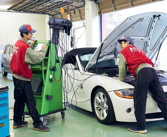 写真:専門課程 1級整備士コース